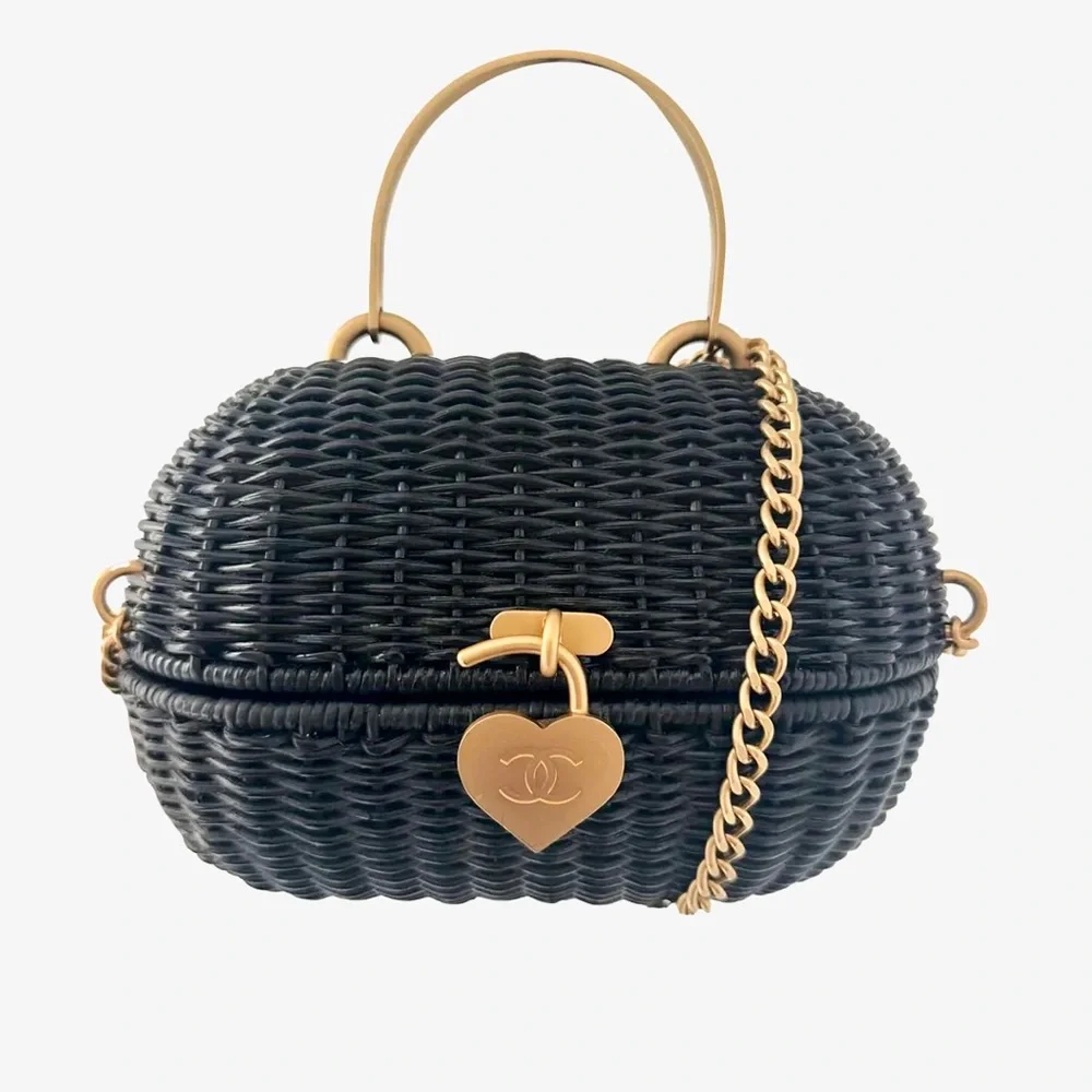 CHANEL Heart Lock Wicker Bag Cruise 2004/2005 ♥️ - Picture 13 of 16
